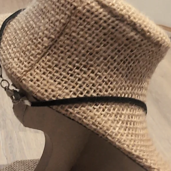 Elegant Black and Pink Heart Pendant Necklace - Picture 5 of 7